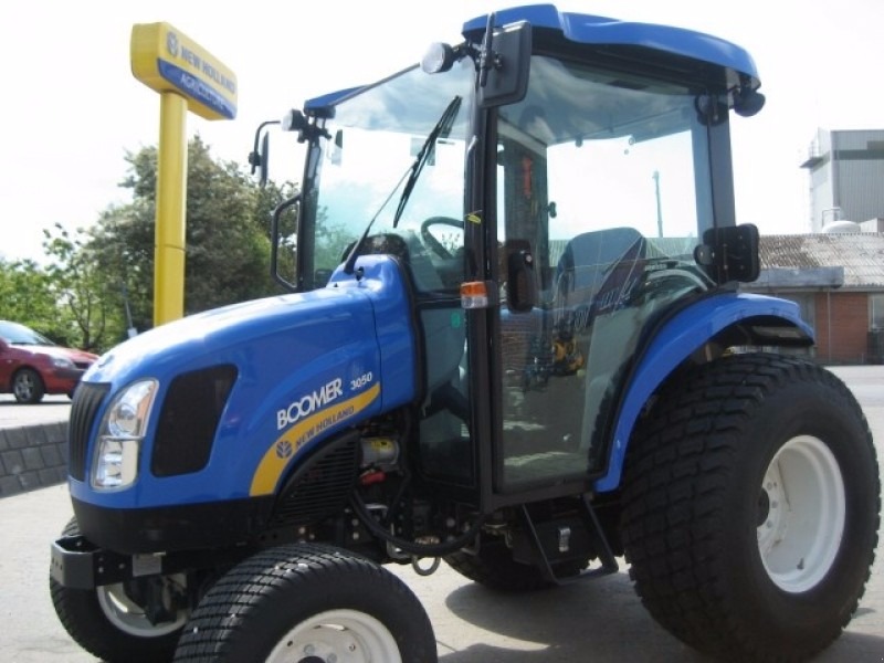 This service manual is for New Holland Boomer 3040, 3045, 3050 CVT Compact
