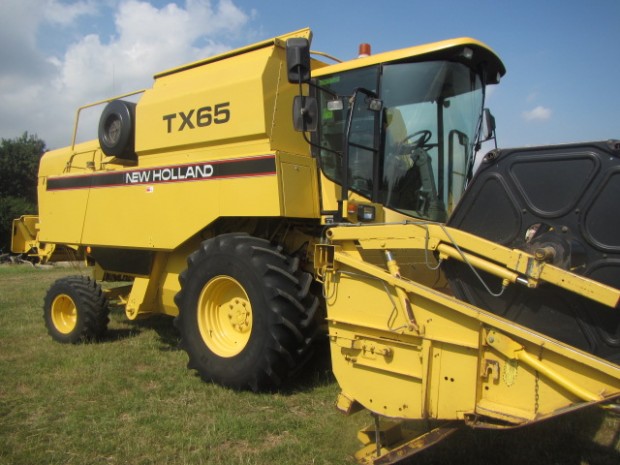 New Holland TX60 Series (TX62, TX64, TX65, TX66, TX67, TX68) Combines.