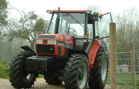 Case 3200 and 4200 Series (3210, 3220, 3230, 4210, 4220, 4230, 4240) Tractor
